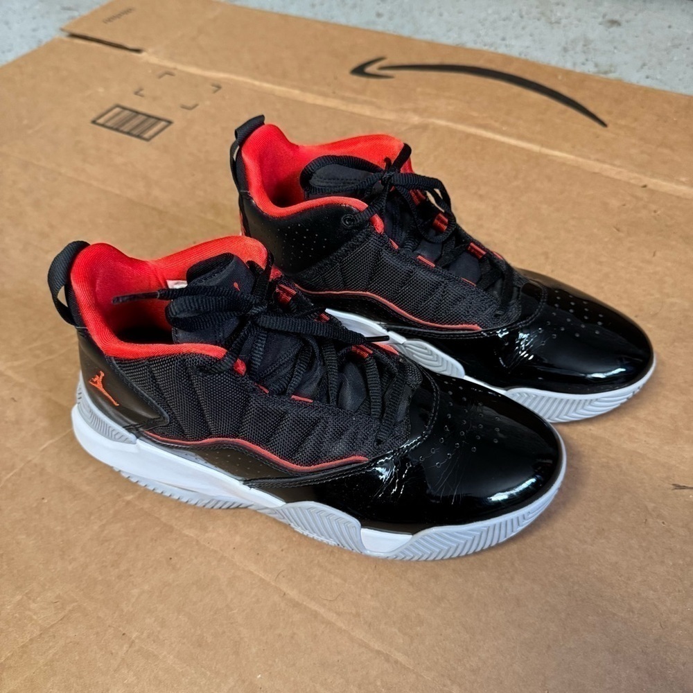 Boys Air JORDAN Stay Loyal sneakers black patent leather red